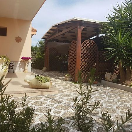 B&B L'Oasi Del Sole Uggiano La Chiesa Bagian luar foto
