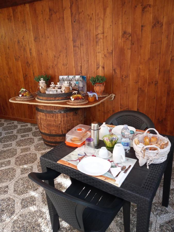 B&B L'Oasi Del Sole Uggiano La Chiesa Bagian luar foto