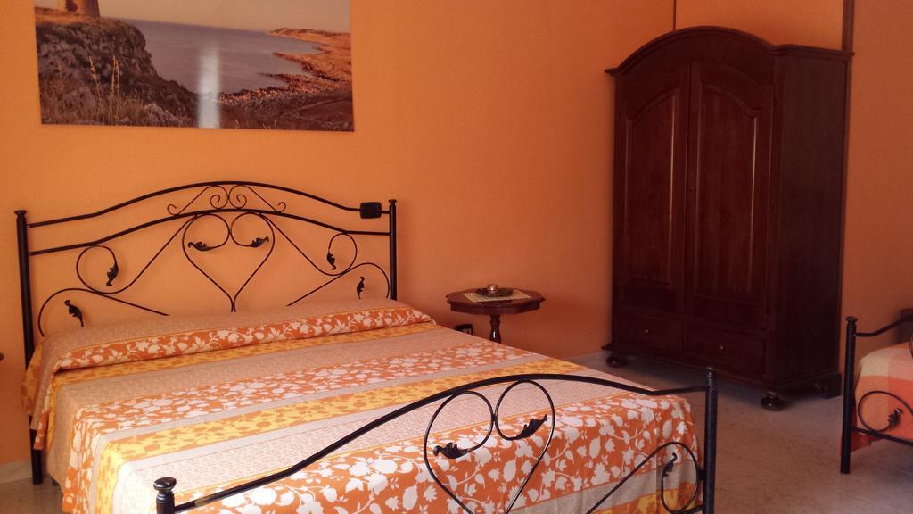 B&B L'Oasi Del Sole Uggiano La Chiesa Bagian luar foto