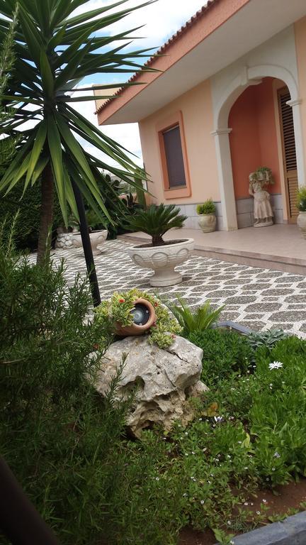 B&B L'Oasi Del Sole Uggiano La Chiesa Bagian luar foto